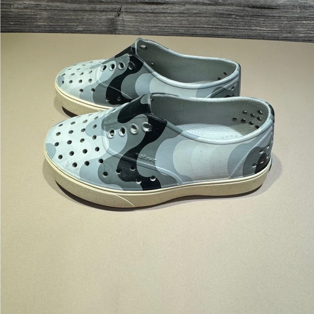 Native Kids Gray Camo Slip On Shoes Size 10 Summer Camp Beach Water Casual